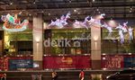 Pernak-pernik Natal Hiasi Pusat Perbelanjaan