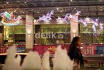 Pernak-pernik Natal Hiasi Pusat Perbelanjaan