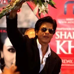 Hujan Deras Sambut Konser Shahrukh Khan di Sentul
