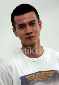 Junot turut meramaikan film '5CM' dan berpose saat di depan kamera. (Gusmun/detikHot)