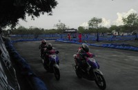 Sayangnya, sukses yang didapat pebalap di kelas manual tak bisa diikuti mereka yang berlaga di kelas matic. Pebalap Thailand berhak atas pole sementara rider Indonesia ada di posisi dua dan tiga.