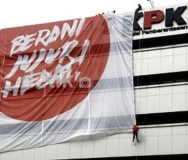 Peringati Hari Antikorupsi, Pimpinan KPK Gowes Sepeda di Monas