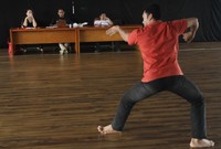 Salah satu peserta audisi mempertunjukan kebolehannya di depan para juri.  Trishi B. Setiayu