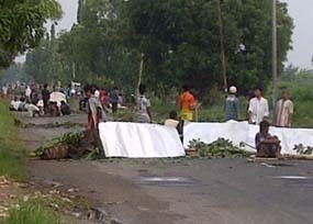 Ringroad Bangkalan Lumpuh, Diblokir Pro Imam-Zein