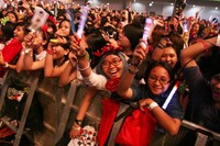 Para Hottest terlihat sangat antusias menyaksikan penampilan idola mereka. (dok. Marygops).