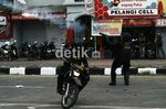 Mahasiswa Makassar Bentrok dengan Polisi