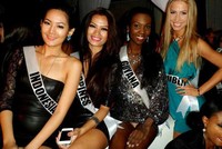 Putri Indonesia 2012, Maria Selena turut meramaikan ajang Miss Universe 2012.