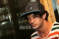 Reza Rahadian saat ditemui di FX Plaza, Jakarta Selatan, Minggu (9/12/2012). (Gusmun/detikHot).