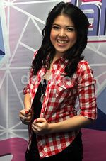 Pose Tina Toon Pasca Foto Seksi