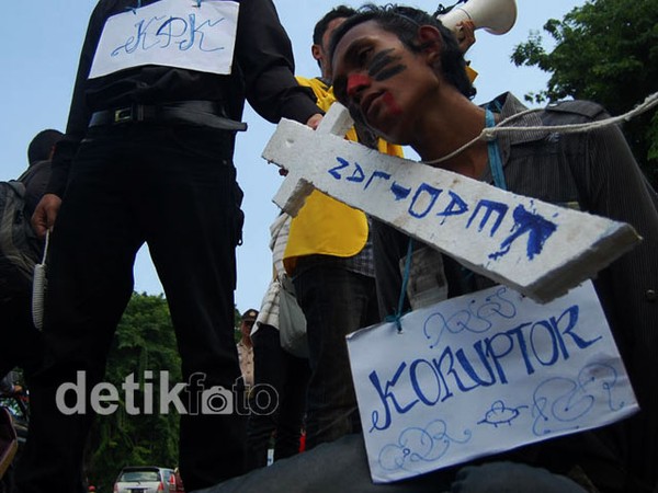 Koruptor Digelandang Mahasiswa
