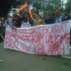 Refleksi 2012, Gema Pembebasan Lakukan Aksi Penyadaran