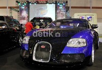 Untuk mendirikan bodi Bugatti Veyron ini membutuhkan waktu 1,5 tahun. Hebatnya tidak pakai mesin cetak, tapi kedua tangan.