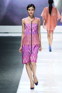 IKAT Indonesia by Didiet Maulana. Jakarta Fashion Week 2013 at Plaza Senayan. Jakarta. [Foto: Mohammad Abduh/Wolipop]