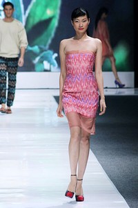 IKAT Indonesia by Didiet Maulana. Jakarta Fashion Week 2013 at Plaza Senayan. Jakarta. [Foto: Mohammad Abduh/Wolipop]