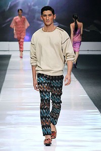 IKAT Indonesia by Didiet Maulana. Jakarta Fashion Week 2013 at Plaza Senayan. Jakarta. [Foto: Mohammad Abduh/Wolipop]