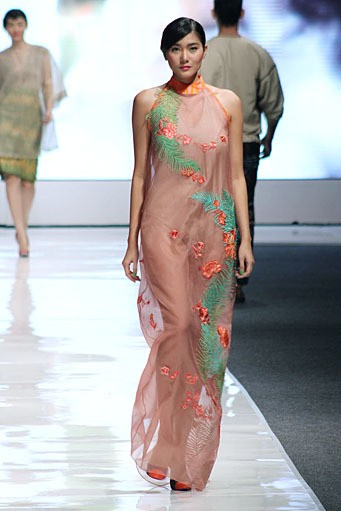 IKAT Indonesia by Didiet Maulana. Jakarta Fashion Week 2013 at Plaza Senayan. Jakarta. [Foto: Mohammad Abduh/Wolipop]