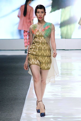 IKAT Indonesia by Didiet Maulana. Jakarta Fashion Week 2013 at Plaza Senayan. Jakarta. [Foto: Mohammad Abduh/Wolipop]