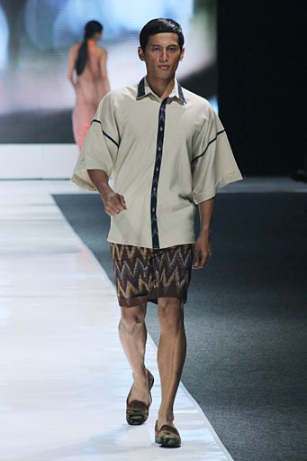 IKAT Indonesia by Didiet Maulana. Jakarta Fashion Week 2013 at Plaza Senayan. Jakarta. [Foto: Mohammad Abduh/Wolipop]