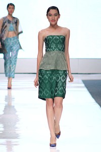 IKAT Indonesia by Didiet Maulana. Jakarta Fashion Week 2013 at Plaza Senayan. Jakarta. [Foto: Mohammad Abduh/Wolipop]