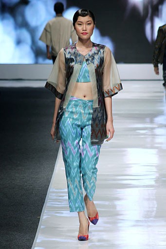 IKAT Indonesia by Didiet Maulana. Jakarta Fashion Week 2013 at Plaza Senayan. Jakarta. [Foto: Mohammad Abduh/Wolipop]