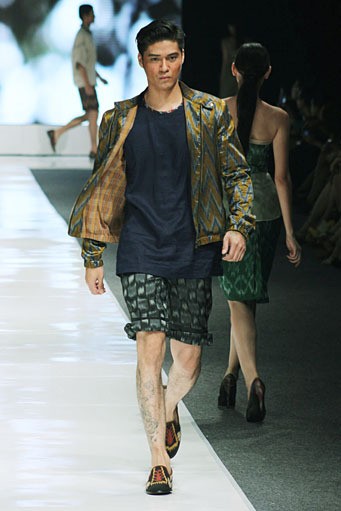IKAT Indonesia by Didiet Maulana. Jakarta Fashion Week 2013 at Plaza Senayan. Jakarta. [Foto: Mohammad Abduh/Wolipop]