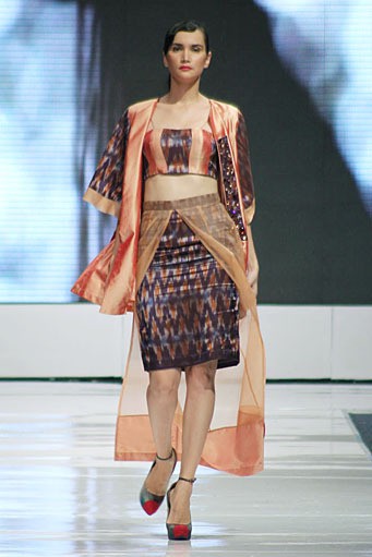 IKAT Indonesia by Didiet Maulana. Jakarta Fashion Week 2013 at Plaza Senayan. Jakarta. [Foto: Mohammad Abduh/Wolipop]