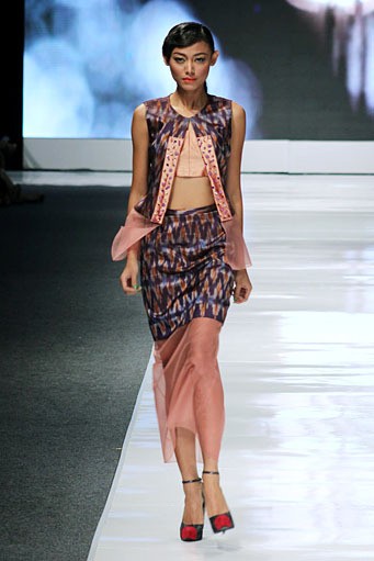 IKAT Indonesia by Didiet Maulana. Jakarta Fashion Week 2013 at Plaza Senayan. Jakarta. [Foto: Mohammad Abduh/Wolipop]