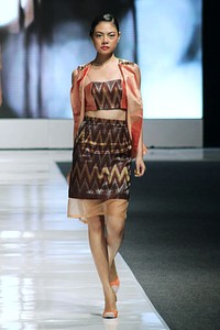 IKAT Indonesia by Didiet Maulana. Jakarta Fashion Week 2013 at Plaza Senayan. Jakarta. [Foto: Mohammad Abduh/Wolipop]
