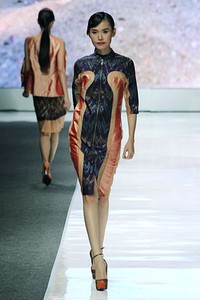 IKAT Indonesia by Didiet Maulana. Jakarta Fashion Week 2013 at Plaza Senayan. Jakarta. [Foto: Mohammad Abduh/Wolipop]