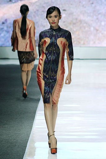 IKAT Indonesia by Didiet Maulana. Jakarta Fashion Week 2013 at Plaza Senayan. Jakarta. [Foto: Mohammad Abduh/Wolipop]