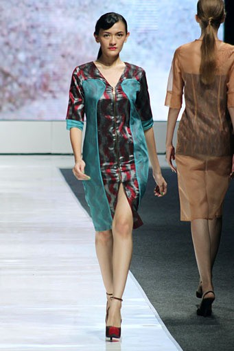 IKAT Indonesia by Didiet Maulana. Jakarta Fashion Week 2013 at Plaza Senayan. Jakarta. [Foto: Mohammad Abduh/Wolipop]
