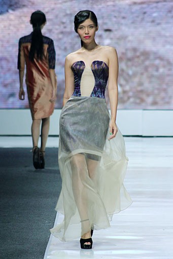 IKAT Indonesia by Didiet Maulana. Jakarta Fashion Week 2013 at Plaza Senayan. Jakarta. [Foto: Mohammad Abduh/Wolipop]