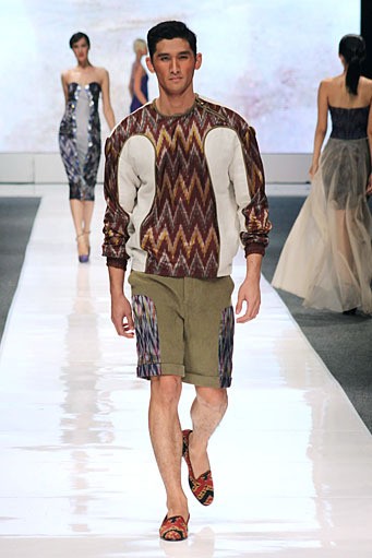 IKAT Indonesia by Didiet Maulana. Jakarta Fashion Week 2013 at Plaza Senayan. Jakarta. [Foto: Mohammad Abduh/Wolipop]