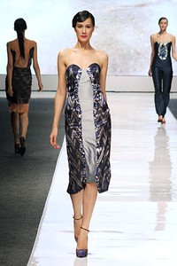 IKAT Indonesia by Didiet Maulana. Jakarta Fashion Week 2013 at Plaza Senayan. Jakarta. [Foto: Mohammad Abduh/Wolipop]