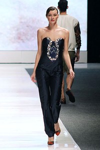 IKAT Indonesia by Didiet Maulana. Jakarta Fashion Week 2013 at Plaza Senayan. Jakarta. [Foto: Mohammad Abduh/Wolipop]