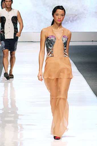 IKAT Indonesia by Didiet Maulana. Jakarta Fashion Week 2013 at Plaza Senayan. Jakarta. [Foto: Mohammad Abduh/Wolipop]