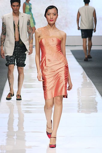 IKAT Indonesia by Didiet Maulana. Jakarta Fashion Week 2013 at Plaza Senayan. Jakarta. [Foto: Mohammad Abduh/Wolipop]