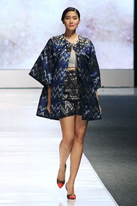 IKAT Indonesia by Didiet Maulana. Jakarta Fashion Week 2013 at Plaza Senayan. Jakarta. [Foto: Mohammad Abduh/Wolipop]