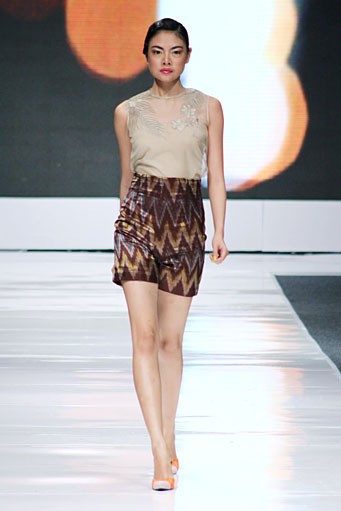IKAT Indonesia by Didiet Maulana. Jakarta Fashion Week 2013 at Plaza Senayan. Jakarta. [Foto: Mohammad Abduh/Wolipop]