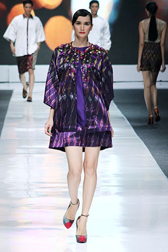 IKAT Indonesia by Didiet Maulana. Jakarta Fashion Week 2013 at Plaza Senayan. Jakarta. [Foto: Mohammad Abduh/Wolipop]