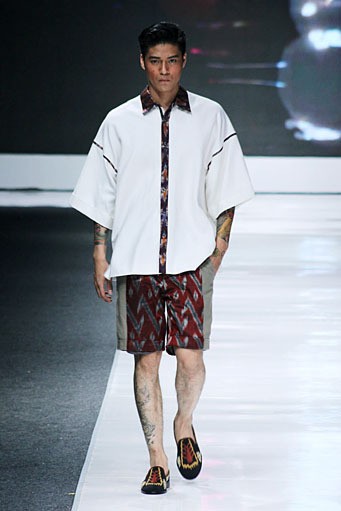 IKAT Indonesia by Didiet Maulana. Jakarta Fashion Week 2013 at Plaza Senayan. Jakarta. [Foto: Mohammad Abduh/Wolipop]
