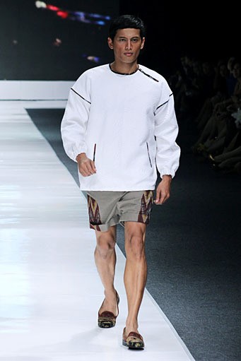 IKAT Indonesia by Didiet Maulana. Jakarta Fashion Week 2013 at Plaza Senayan. Jakarta. [Foto: Mohammad Abduh/Wolipop]