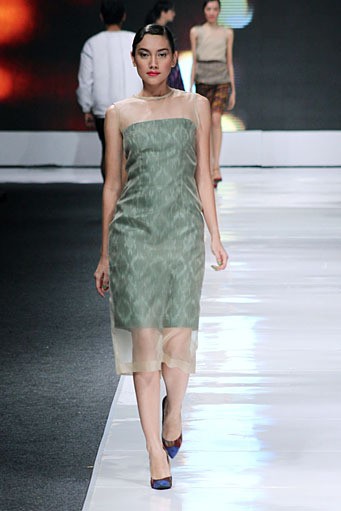 IKAT Indonesia by Didiet Maulana. Jakarta Fashion Week 2013 at Plaza Senayan. Jakarta. [Foto: Mohammad Abduh/Wolipop]