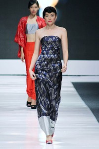 IKAT Indonesia by Didiet Maulana. Jakarta Fashion Week 2013 at Plaza Senayan. Jakarta. [Foto: Mohammad Abduh/Wolipop]