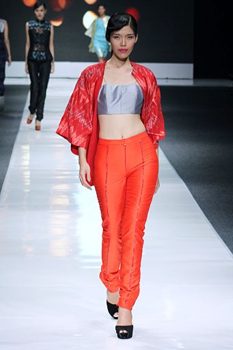 IKAT Indonesia by Didiet Maulana. Jakarta Fashion Week 2013 at Plaza Senayan. Jakarta. [Foto: Mohammad Abduh/Wolipop]