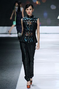 IKAT Indonesia by Didiet Maulana. Jakarta Fashion Week 2013 at Plaza Senayan. Jakarta. [Foto: Mohammad Abduh/Wolipop]