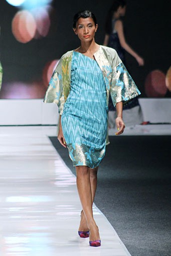 IKAT Indonesia by Didiet Maulana. Jakarta Fashion Week 2013 at Plaza Senayan. Jakarta. [Foto: Mohammad Abduh/Wolipop]