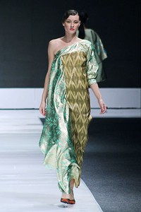 IKAT Indonesia by Didiet Maulana. Jakarta Fashion Week 2013 at Plaza Senayan. Jakarta. [Foto: Mohammad Abduh/Wolipop]