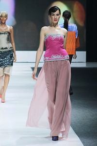 IKAT Indonesia by Didiet Maulana. Jakarta Fashion Week 2013 at Plaza Senayan. Jakarta. [Foto: Mohammad Abduh/Wolipop]