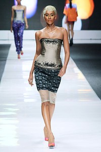 IKAT Indonesia by Didiet Maulana. Jakarta Fashion Week 2013 at Plaza Senayan. Jakarta. [Foto: Mohammad Abduh/Wolipop]